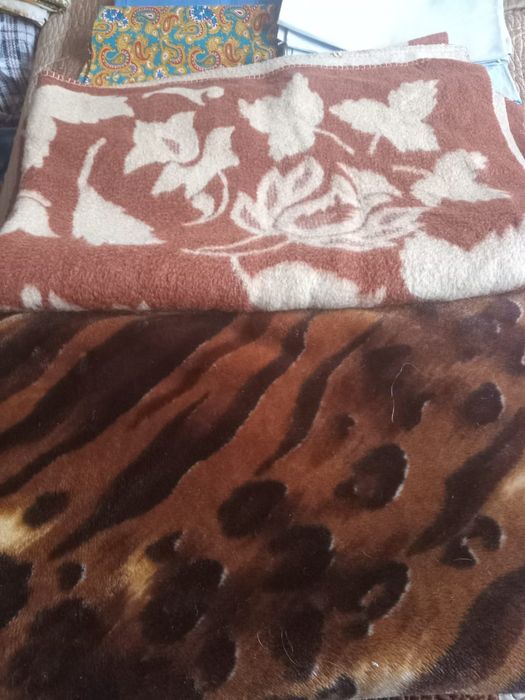 Продам  постельное белье, одеяла,полотенца, пледы и др.