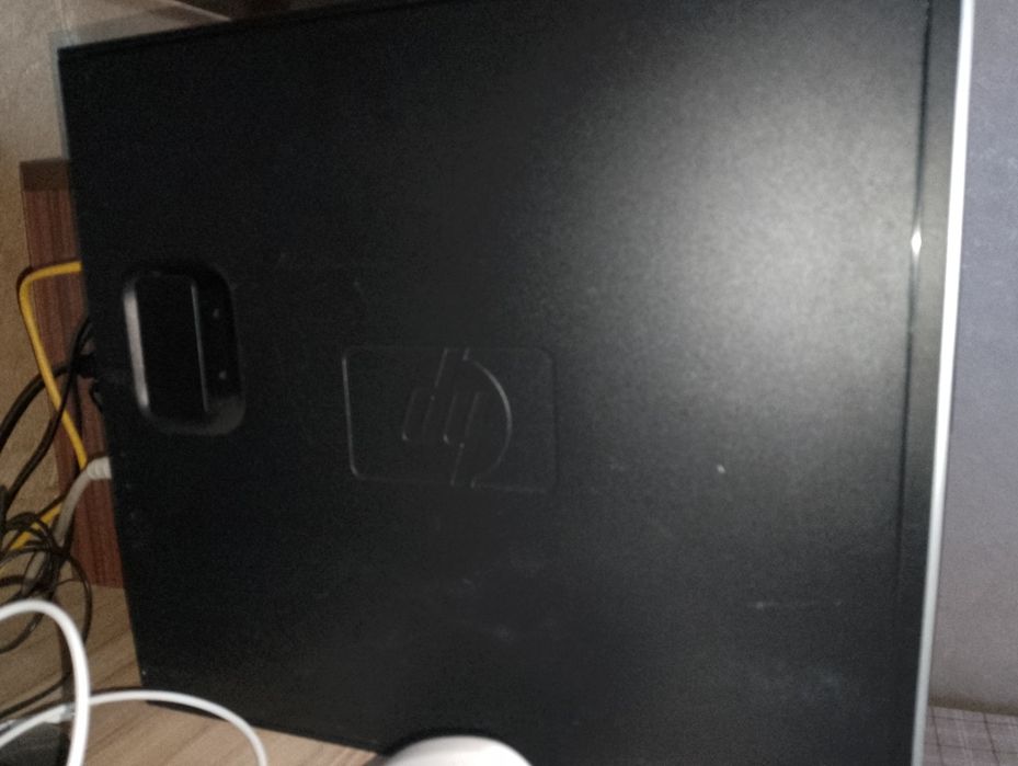 Продавам офис компютър HP