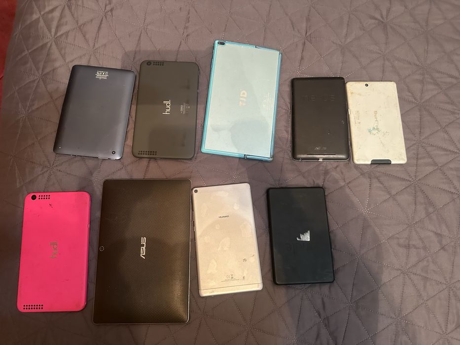 Vand tablete de piese