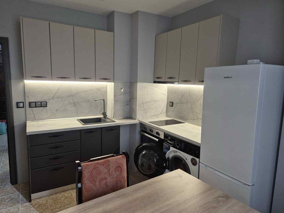 Дава се под наем Тристаен апартамент в София, Гоце Делчев - 90 кв.м за 747.66 € - Снимка #4