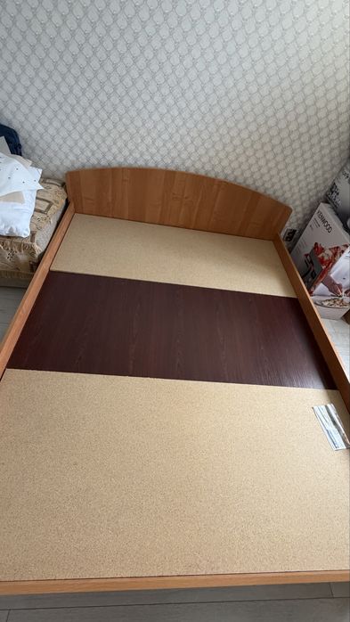 Срочно продам кровать с матрацем