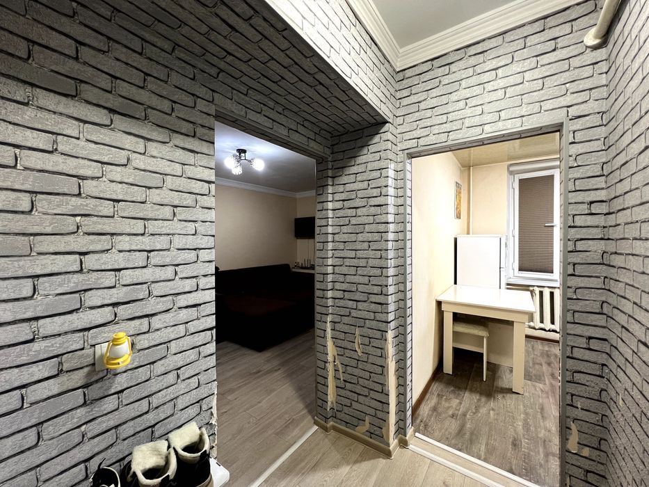 Продаётся 1 комн квартира 27 м2 кирпич Новомосковская стадион "СТАРТ"