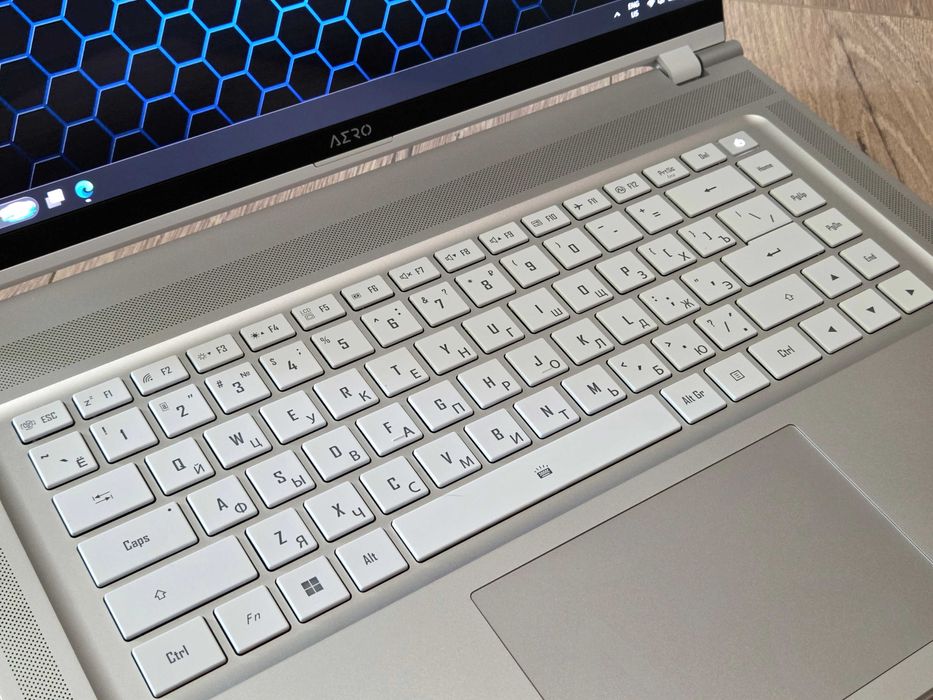 OLED 4K UHD | i7-13700H | RTX 4070 | 16RAM лаптоп laptop Gigabyte aero gaming гейминг гигабит аеро