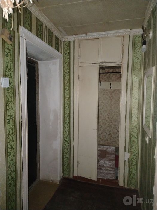 ПРОДАЕТСЯ Чирчик ш. 4 м/н кирпичный кубик дом 1/1/4 +2×6 балкон 46 м²