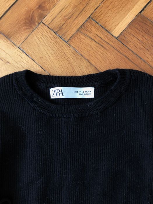 Къса черна блуза с дълъг ръкав