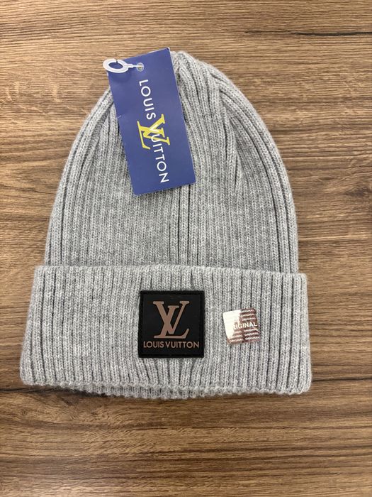 Caciula Louis Vuitton nou nouță