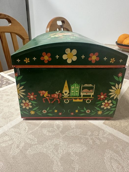 Старо метално сндъче