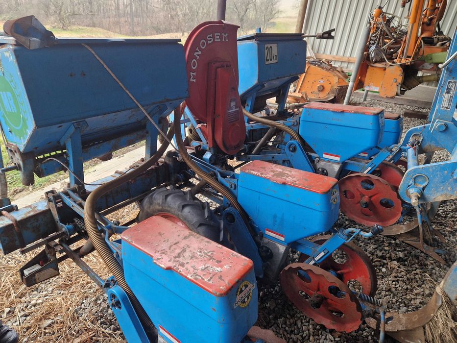 Semanatoare de porumb Monosem cu fertilizare