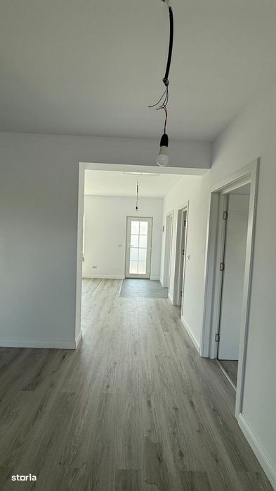 Casa parter cu 3 camere, curte și beci