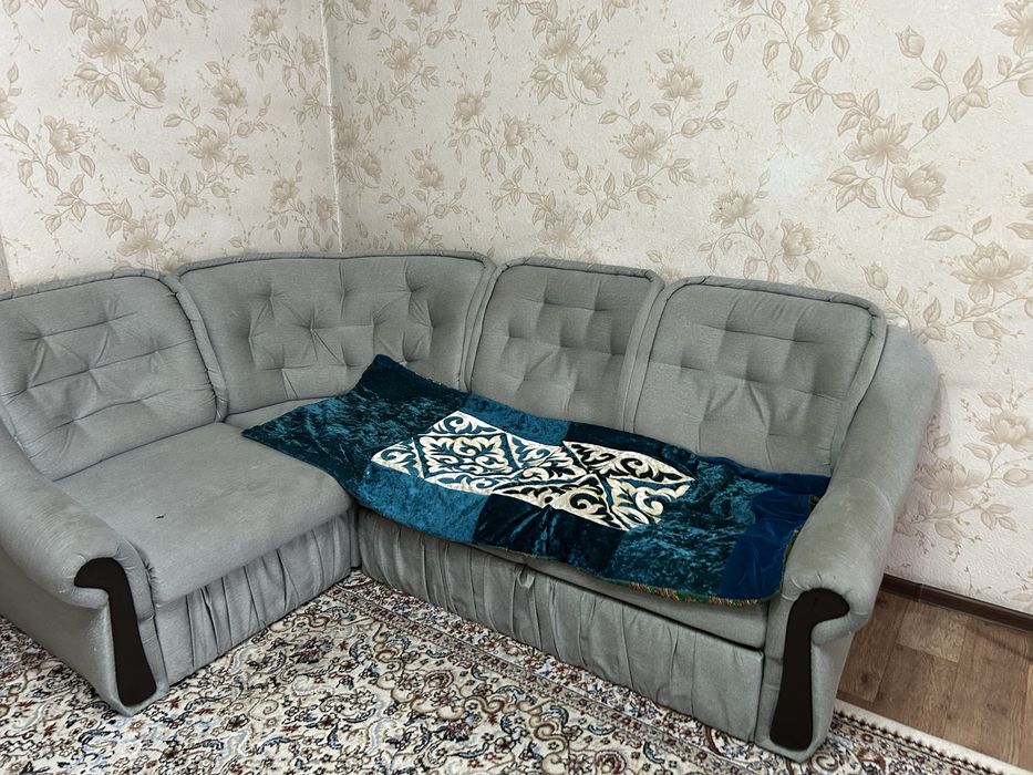 Угловой диван серый