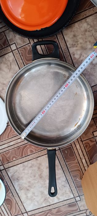 Кастрюли, крышки, сковородки