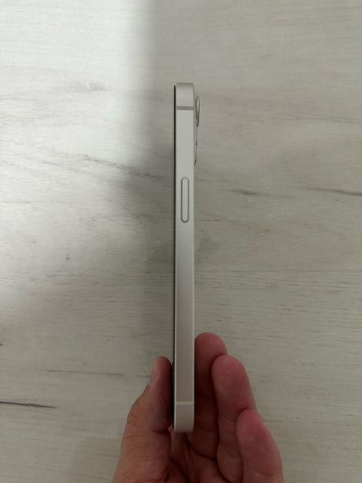 Продам айфон 13