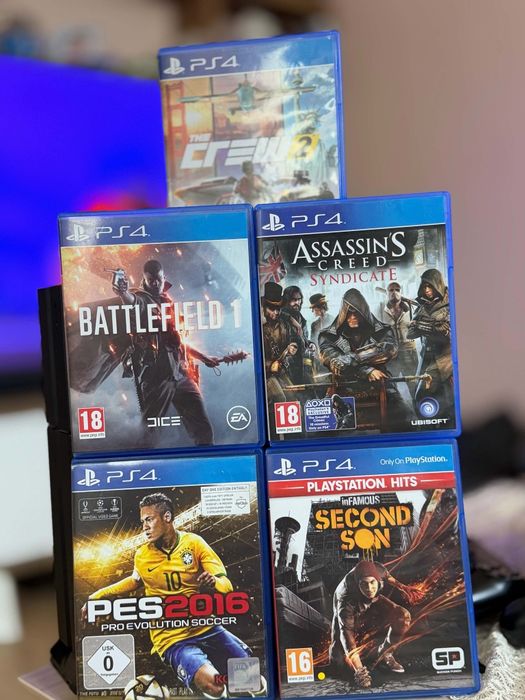 PS4 1TB 2 джойстика и няколко игри