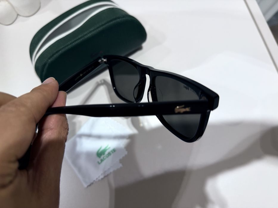 Солнцезащитные очки Lacoste