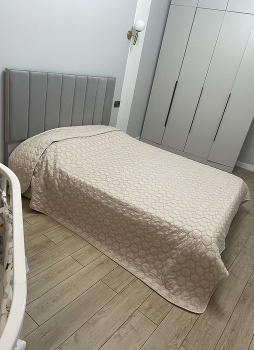 Кровать с матрацем 150*180