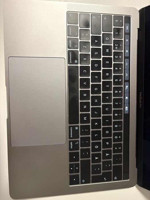 Apple Macbook pro 13.3 inch 8/256 gb intel i5