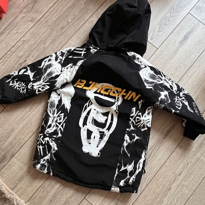 Продам куртку весна на мальчика