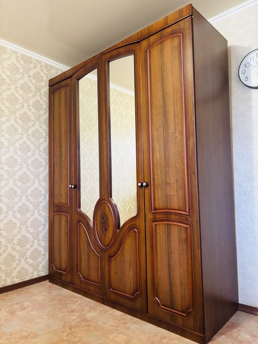Продам спальный гарнитур (5 предметов)