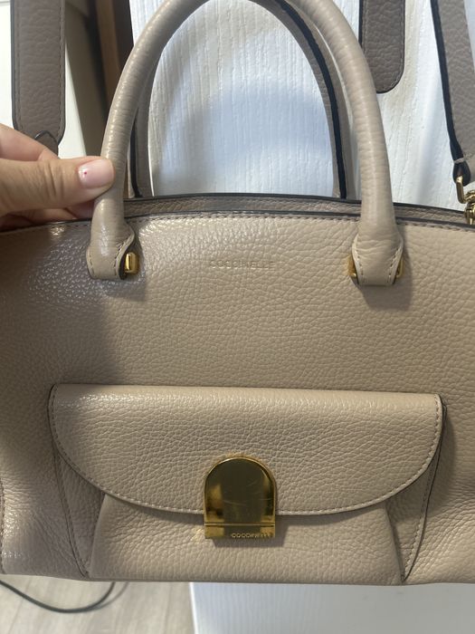 Vand geanta purtata Coccinelle