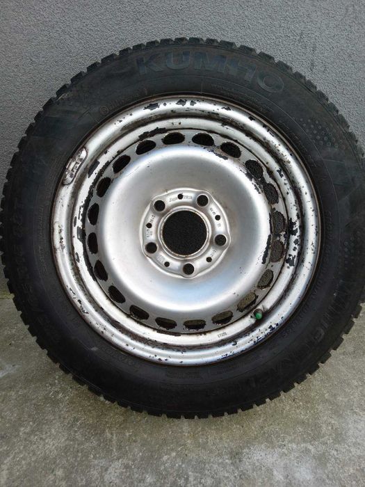 Зимни гуми KUMHO с железни джанти от BMW E36 (185/65/R15)