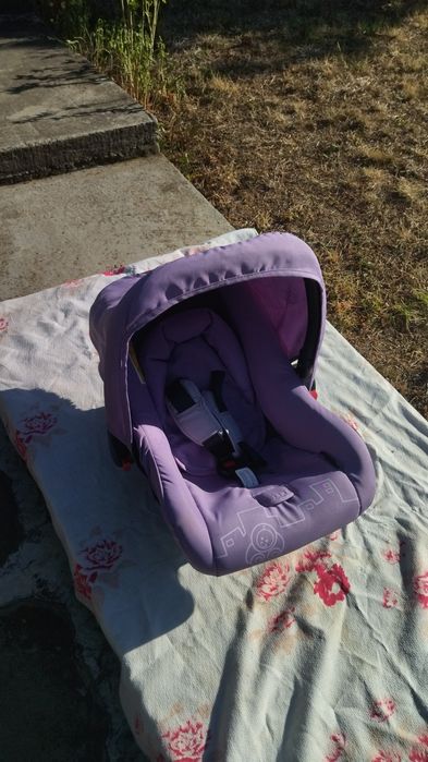 Детска кошница за автомобил. Много запазена.