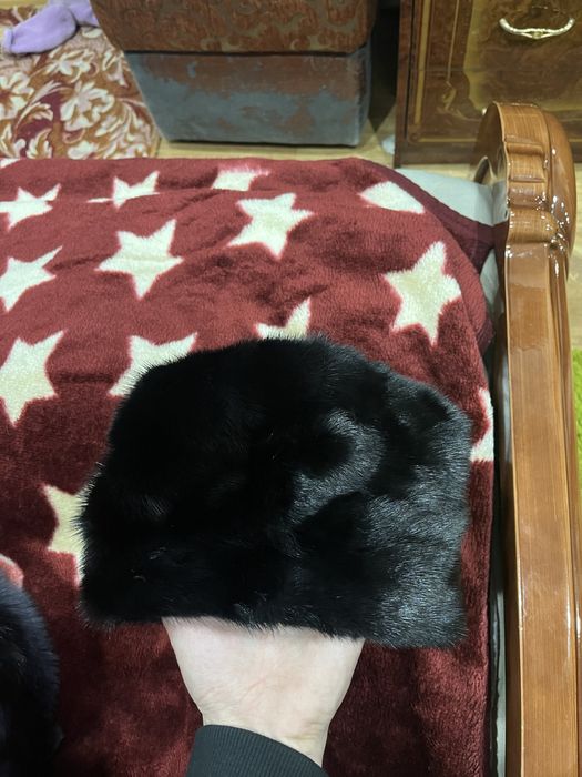 Норковая шапка с бубончиком