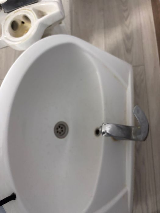 продам раковину с тумбочкой