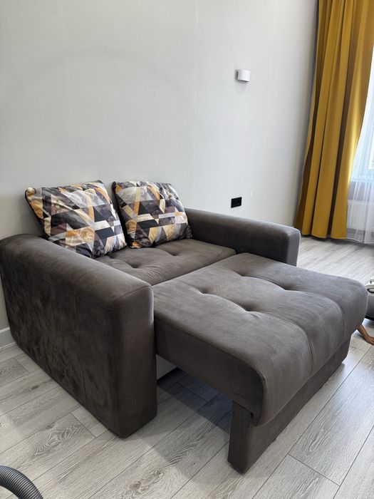 Продам диванчик с пуфиком. Раскладывается