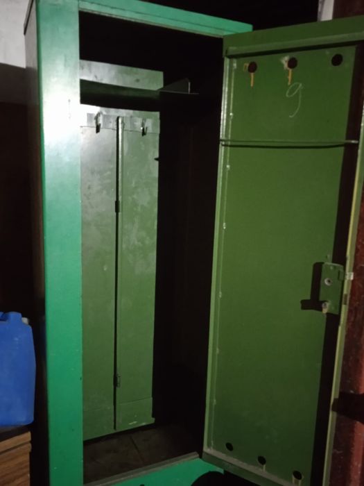 Железный шкафчик