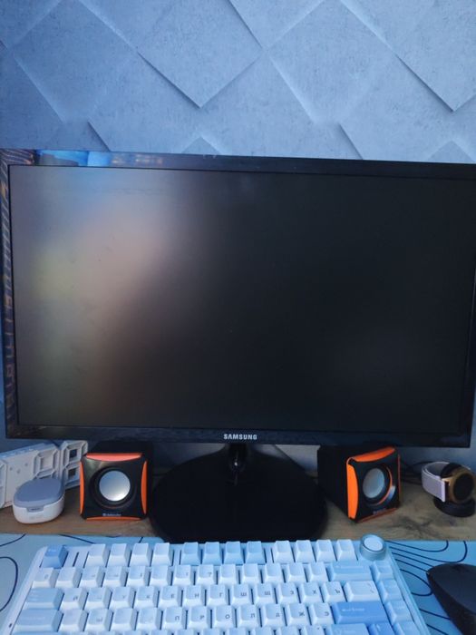 Монитор Самсунг изогнутый лед экран