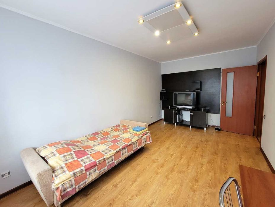 Дава се под наем Тристаен апартамент в София, Лозенец - 85 кв.м за 586.5 € - Снимка #2