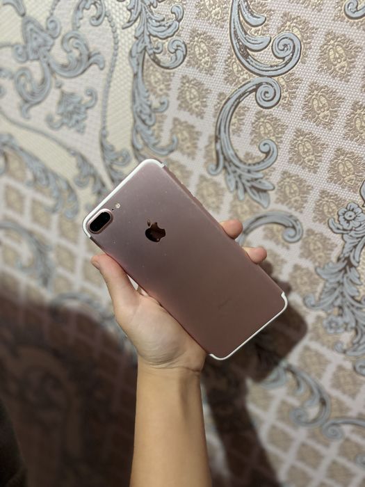 Продается Айфон 7+