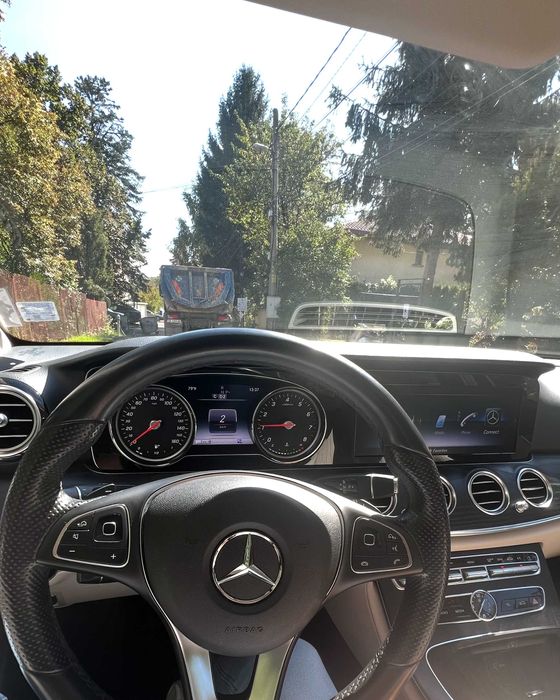 W213 E300 километраж с дисплей и навигация