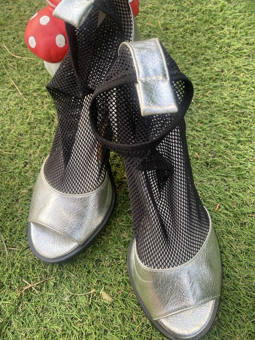 Сребърни сандали естествена кожа