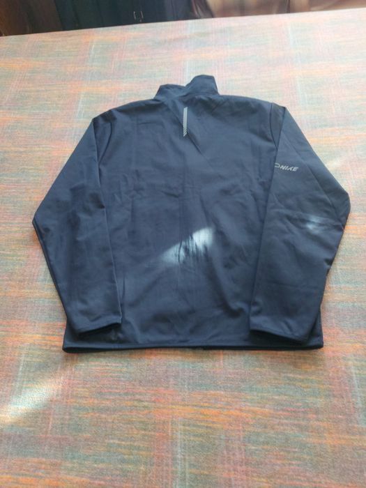 Vind 2 Treninguri noi cu eticheta xl, unul de la Nike și celalalt de l