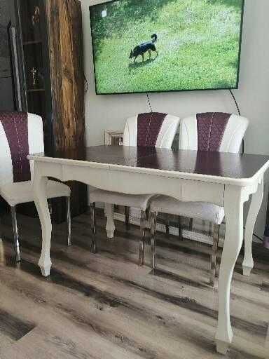 Трапеза маса с шест стола.