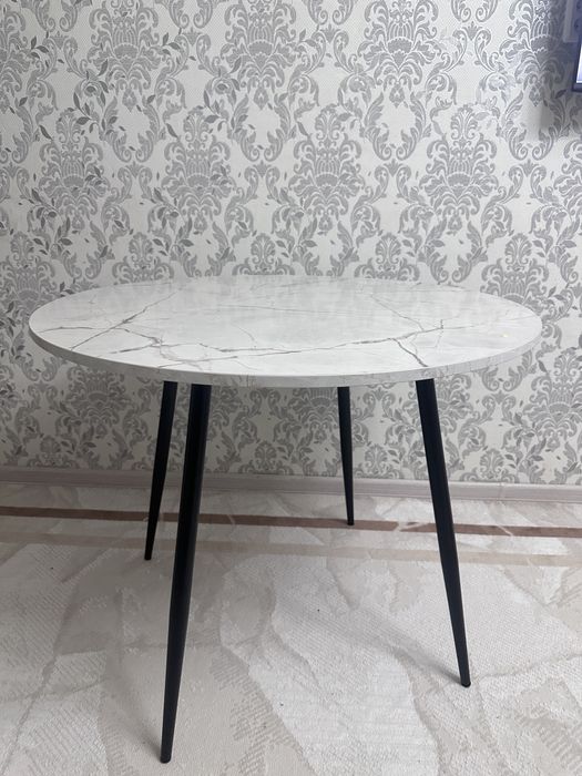 Продам стол в отличном состоний