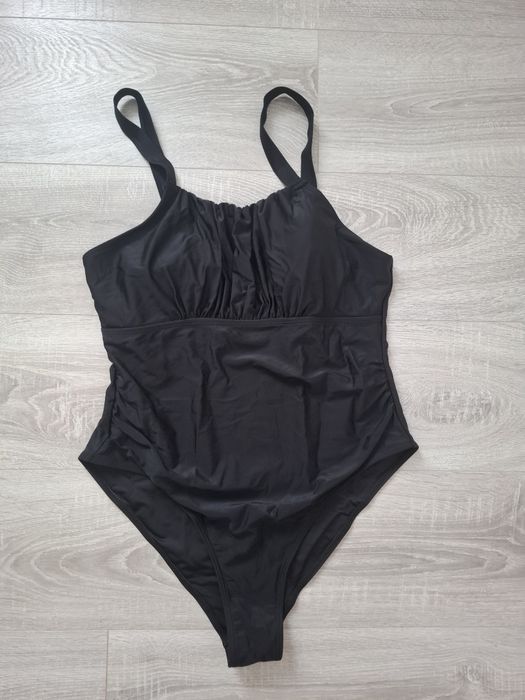 Costum de baie negru marimea xl.