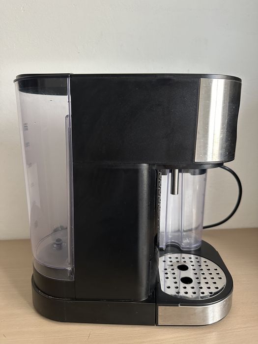 Espressor semi automat Studio Casa Barista Latte cu rezervor lapte