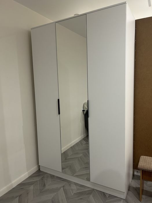 Продам шкаф с зеркалом