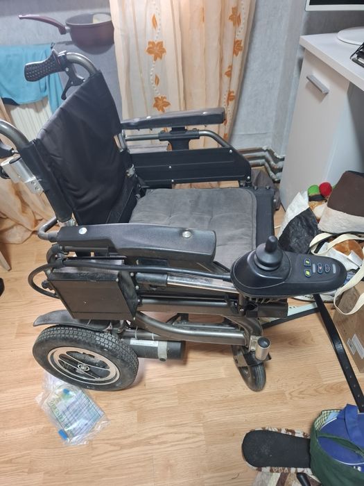 Cărucior electric pt persoane cu dizabilități handicap