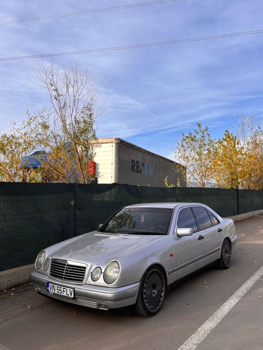 Mercedes-Benz E-class w210
