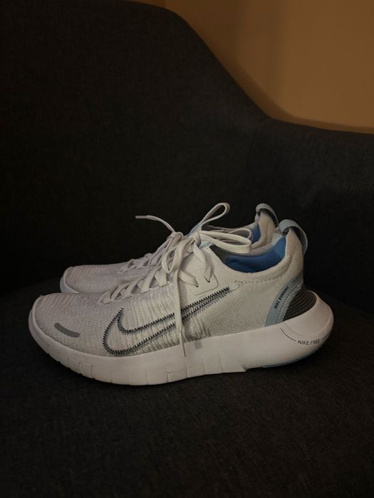 Продавам дамски маратонки Nike