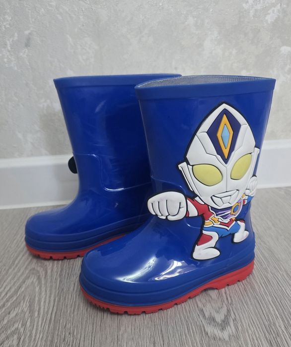 Срочно продам детские резиновые ботинки