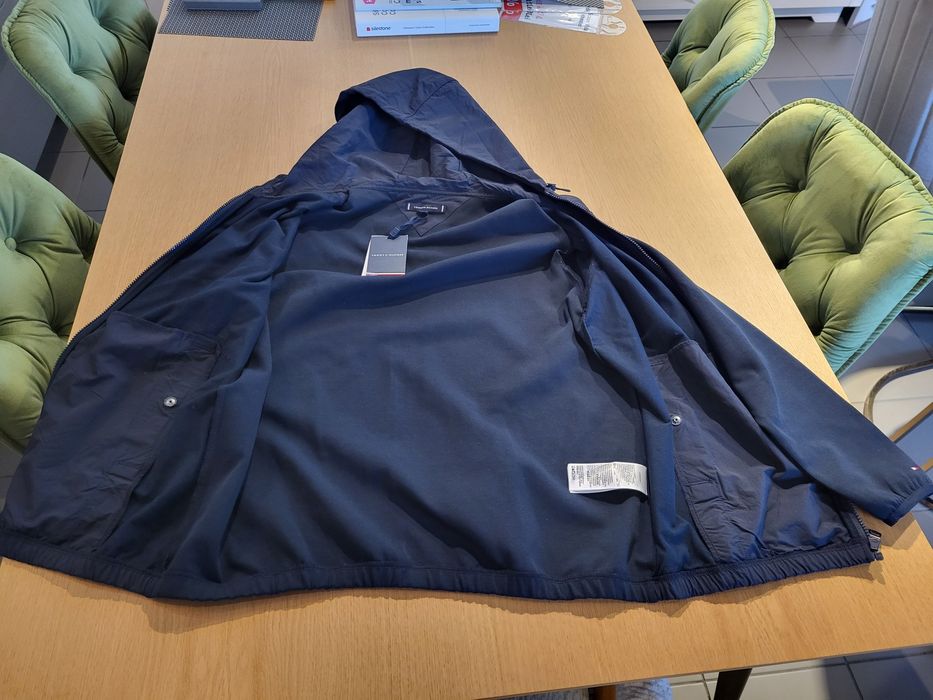 Geacă Tommy Hilfiger, mărime L, nouă, cu etichetă