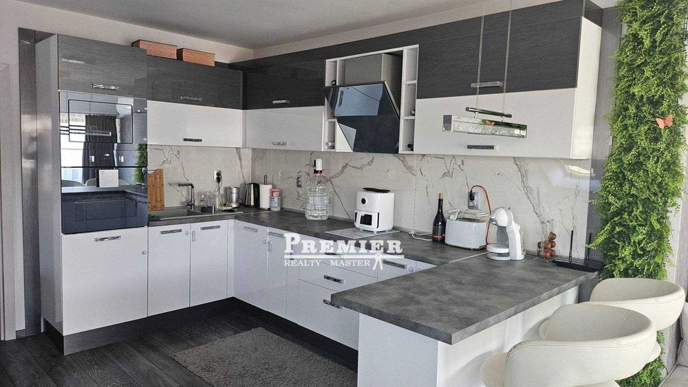 Продава се Тристаен апартамент в Бургас, Лазур - 138 кв.м за 1602 €/кв.м - Снимка #15