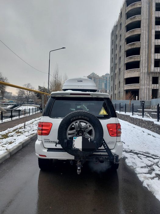 Продам Тоёта Сиквоя 2004 год!!!