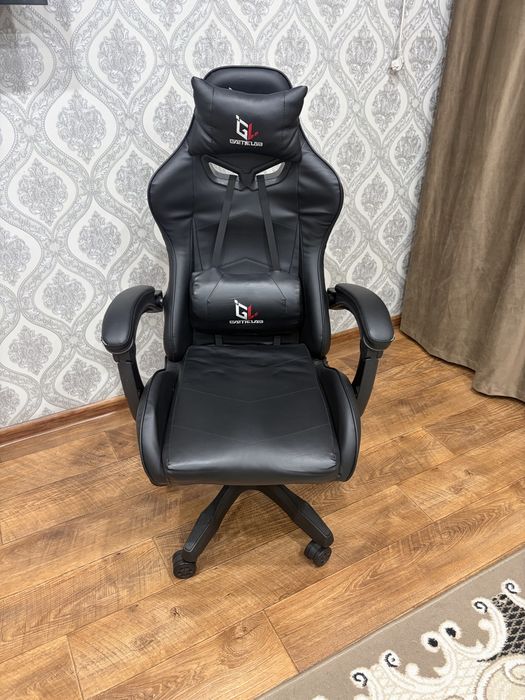 Продам игровой кресло и стол