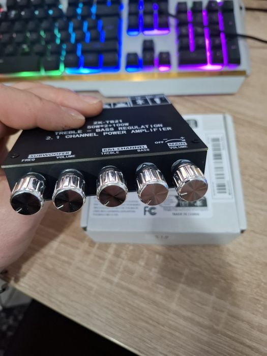 Vind mini amplificator cu BT si Aux Zk Tb21, 2+1 200w