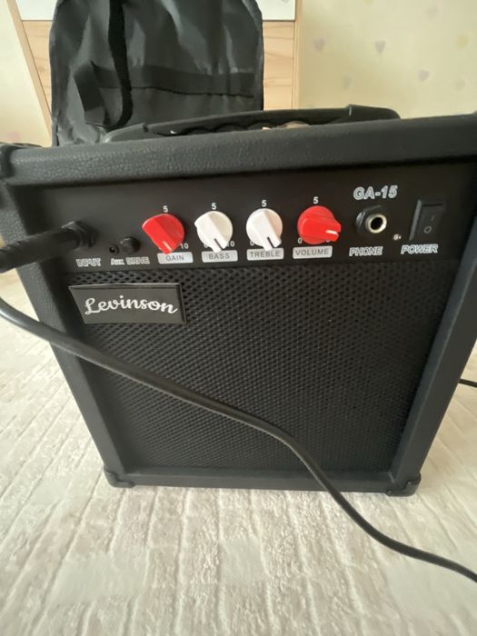 Продается электро гитара Levinson